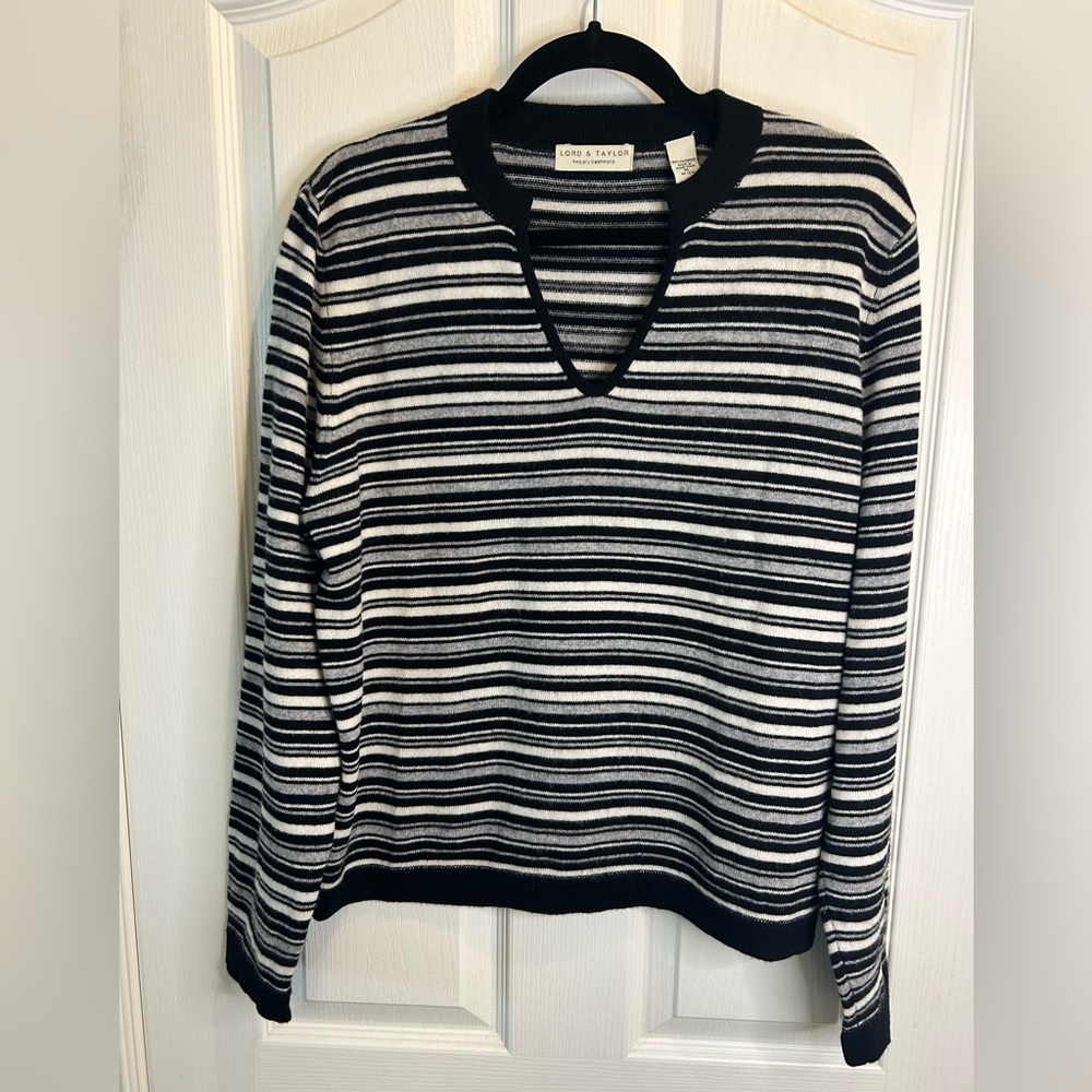 🖤”Lord & Taylor” Women’s Two-Ply 100% Cashmere Black/White/Gray Striped Sweater🩶